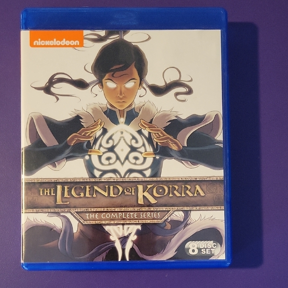 Nickelodeon The Legend of Korra Blu-ray Set with Blue Case 8 Discs